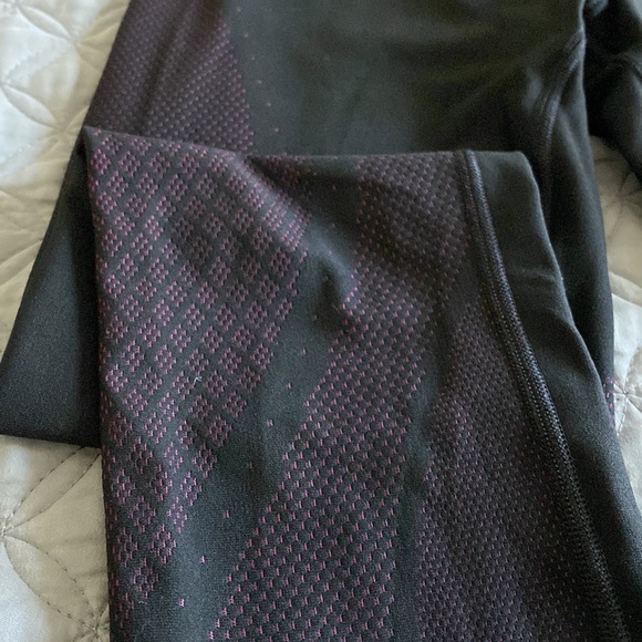 Lululemon full length leggings. EXCELLENT condition. Minimally used. Black/pink - Picture 1 of 8